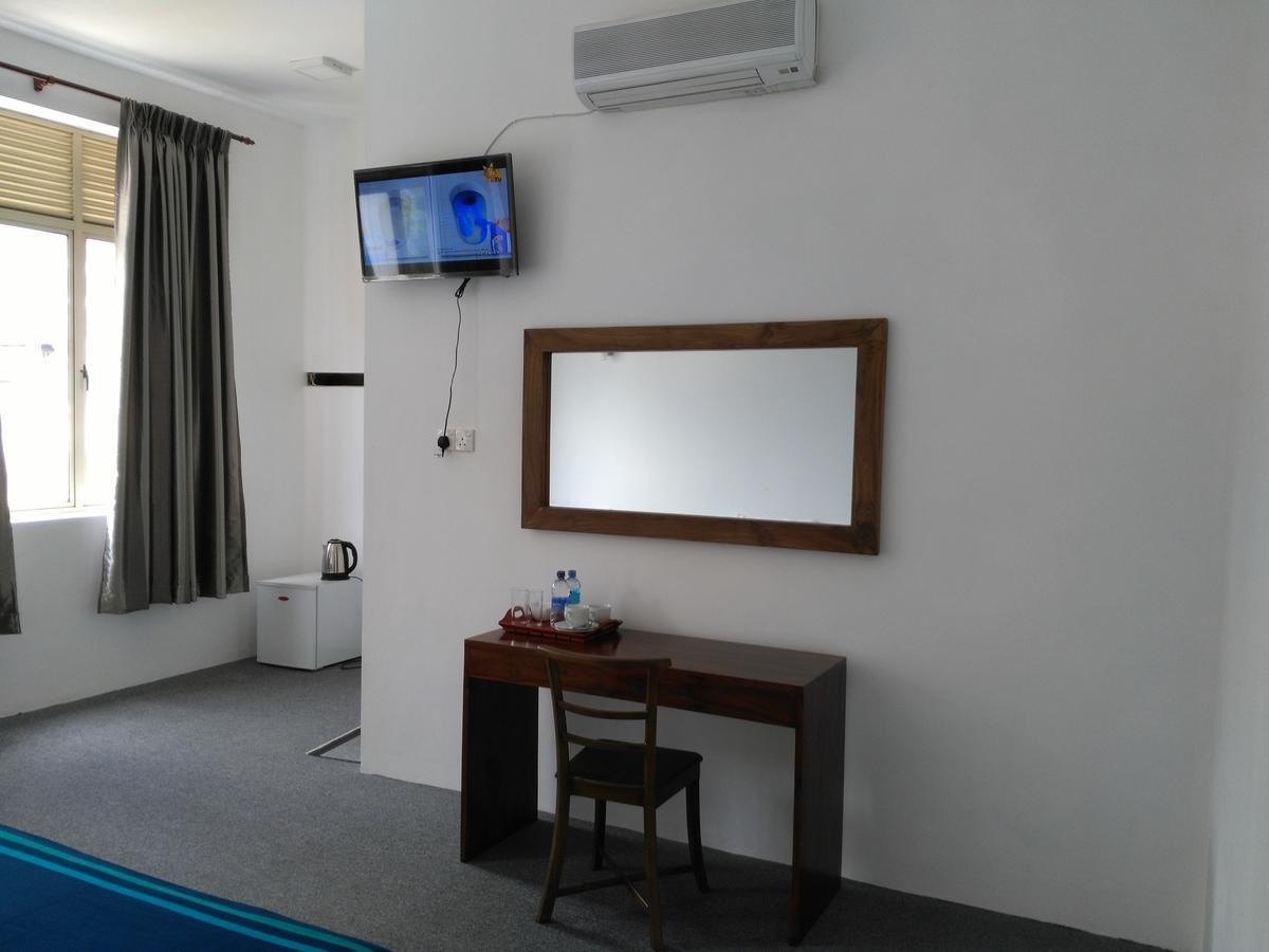 West Inn Colombo Exterior photo